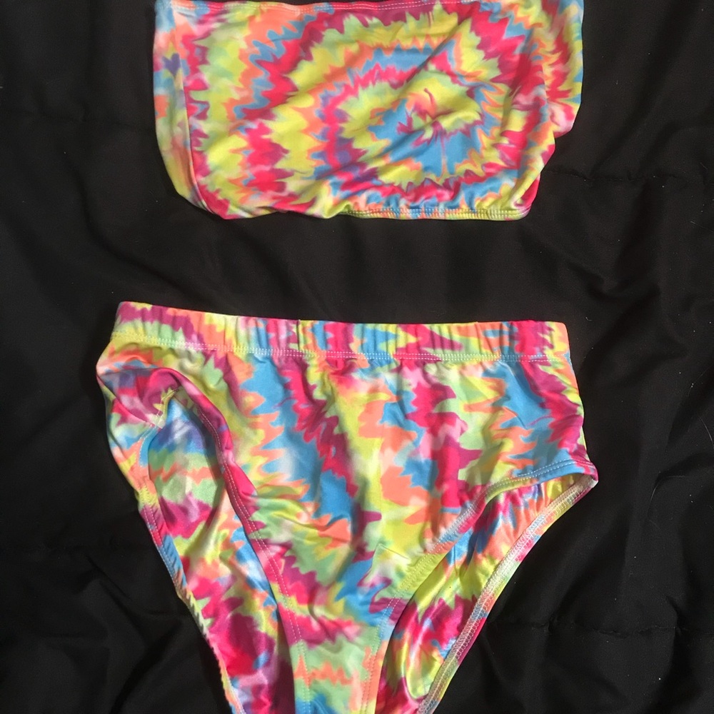club exx tie dye set